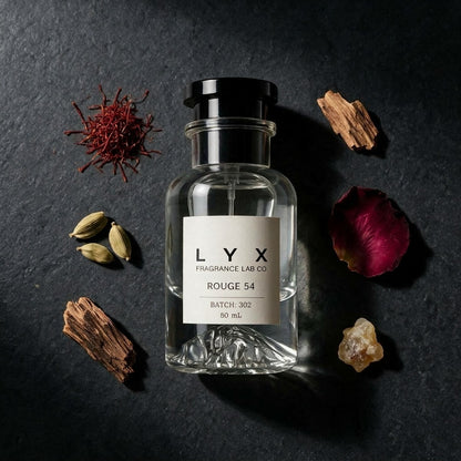 Rouge 54 302 – flat-lay with its notes